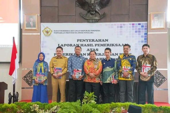 Bupati Kolaka Timur Terima LHP Dari BPK Sultra Tahun Anggaran 2022 dan 2023 Semester