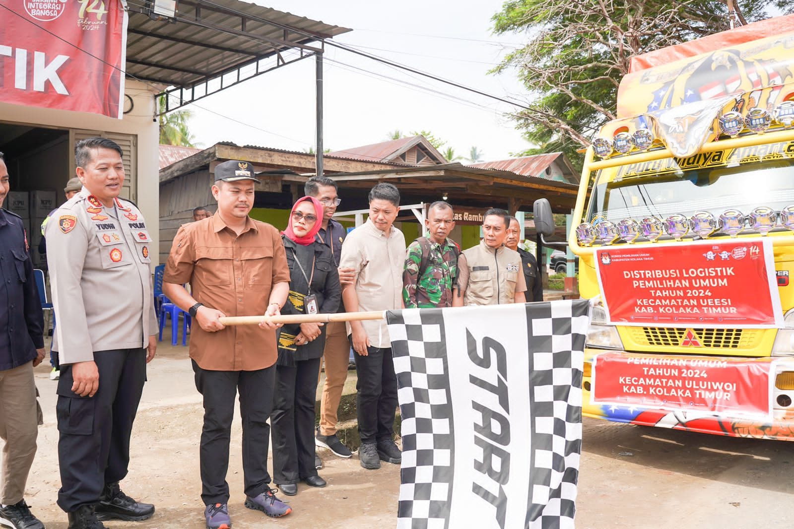 Bupati Koltim Lepas Distribusi Logistik Pemilu 2024 di Kolaka Timur, Sukseskan Demokrasi Bersama