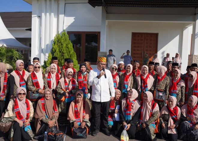 Lepas 73 Jamaah Umroh Ketanah Suci, Bupati Koltim : Semoga Menjadi Jamaah Yang Mabrur