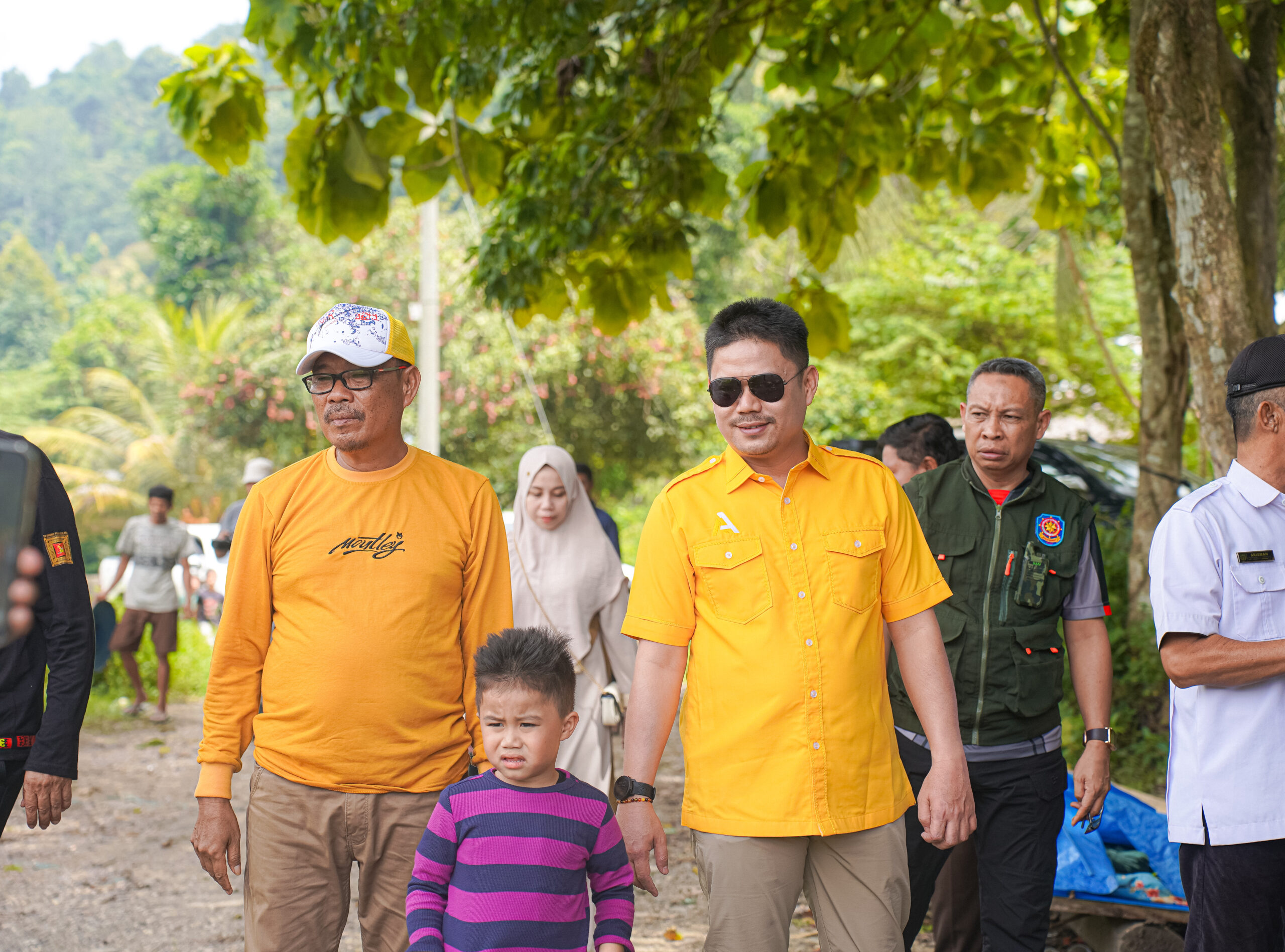 Dimomen Safari Ramadhan, Bupati Kolaka Timur Sempatkan Waktu Tinjau Jembatan Alaaha