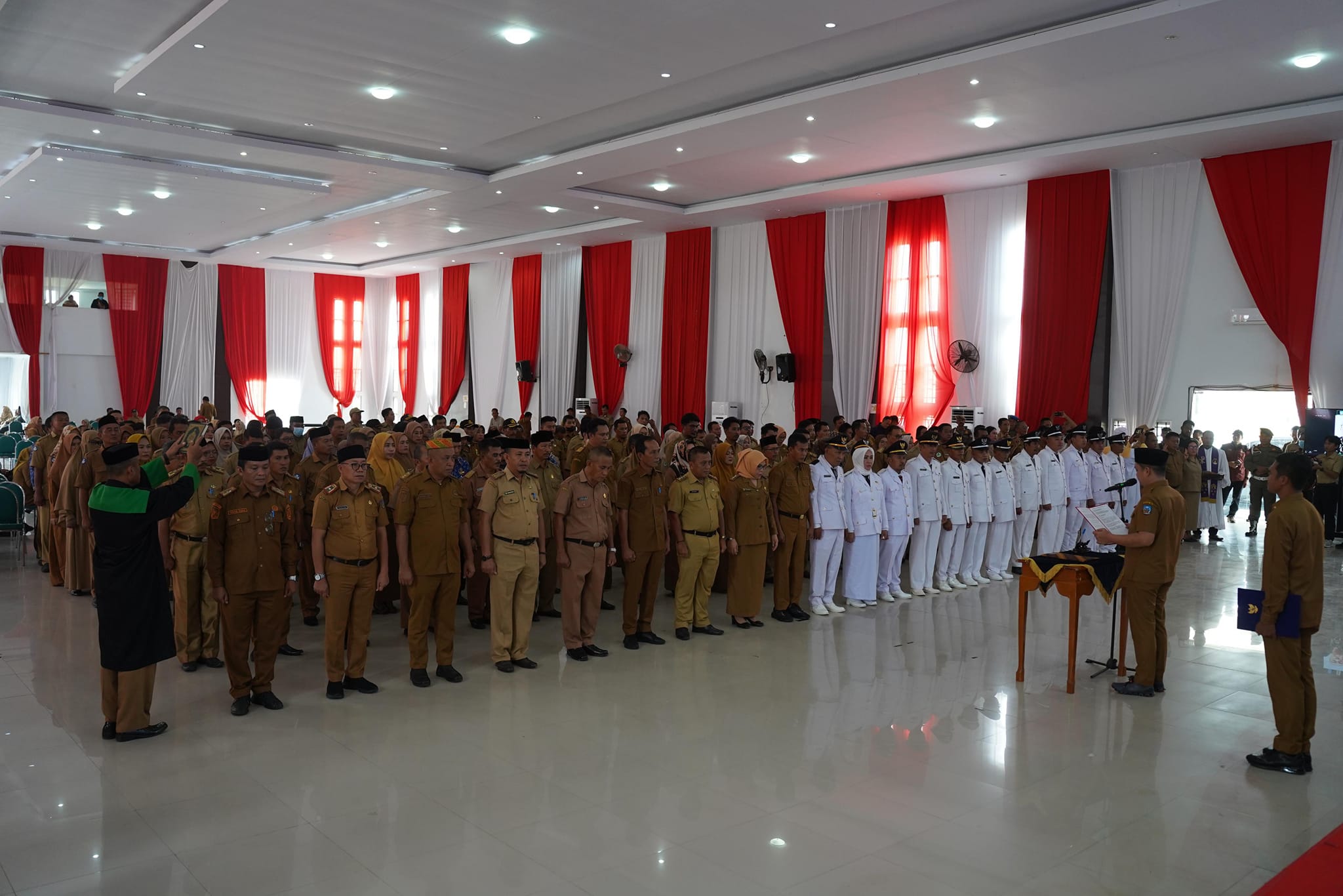 Bupati Koltim Lantik Ratusan Pejabat, Harap Bekerja Maksimal