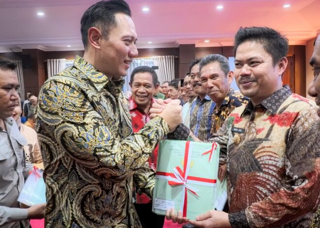 Bupati Koltim Terima Sertifikat PTSL dari Menteri AHY