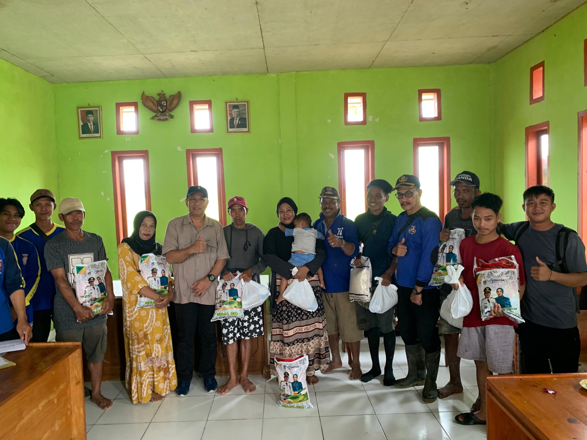 Bupati Koltim Salurkan Bantuan Korban Banjir di Sejumlah Titik