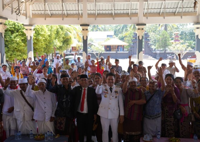 Momen HUT Kemerdekaan, Bupati Koltim Kunjungi Pura Penataran Amerta Yoga