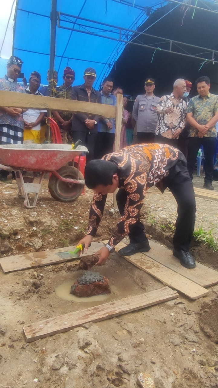 Bupati Koltim Letakkan Batu Pertama Pembangunan Gereja Katolik Stasi Santa Maria Ladongi