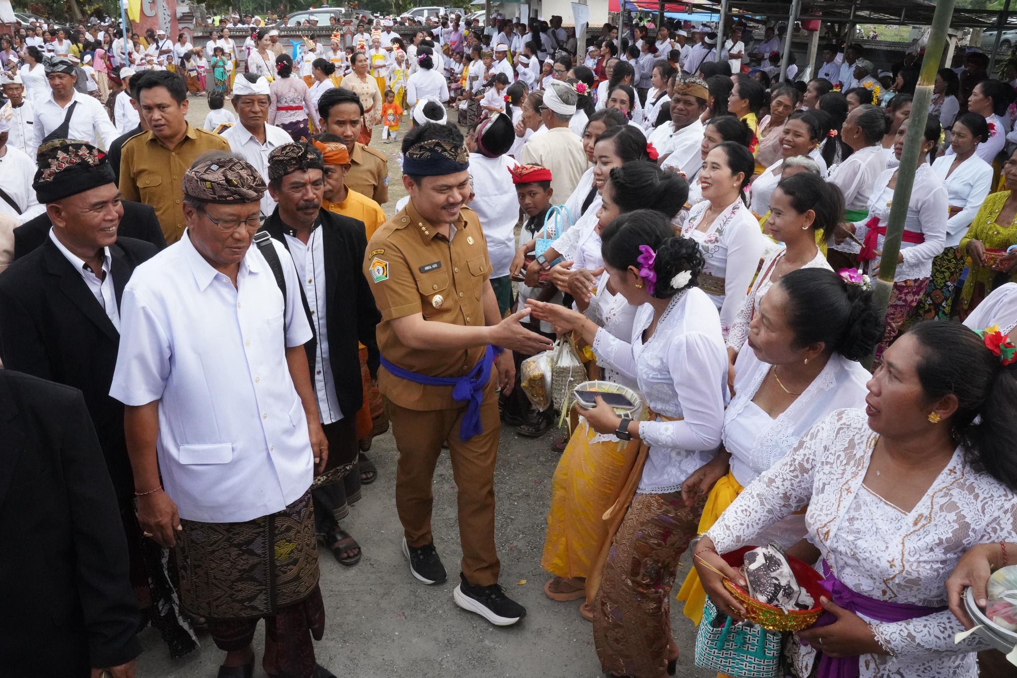 Bupati Koltim Sambangi Pura Dalem Prajepati Atula