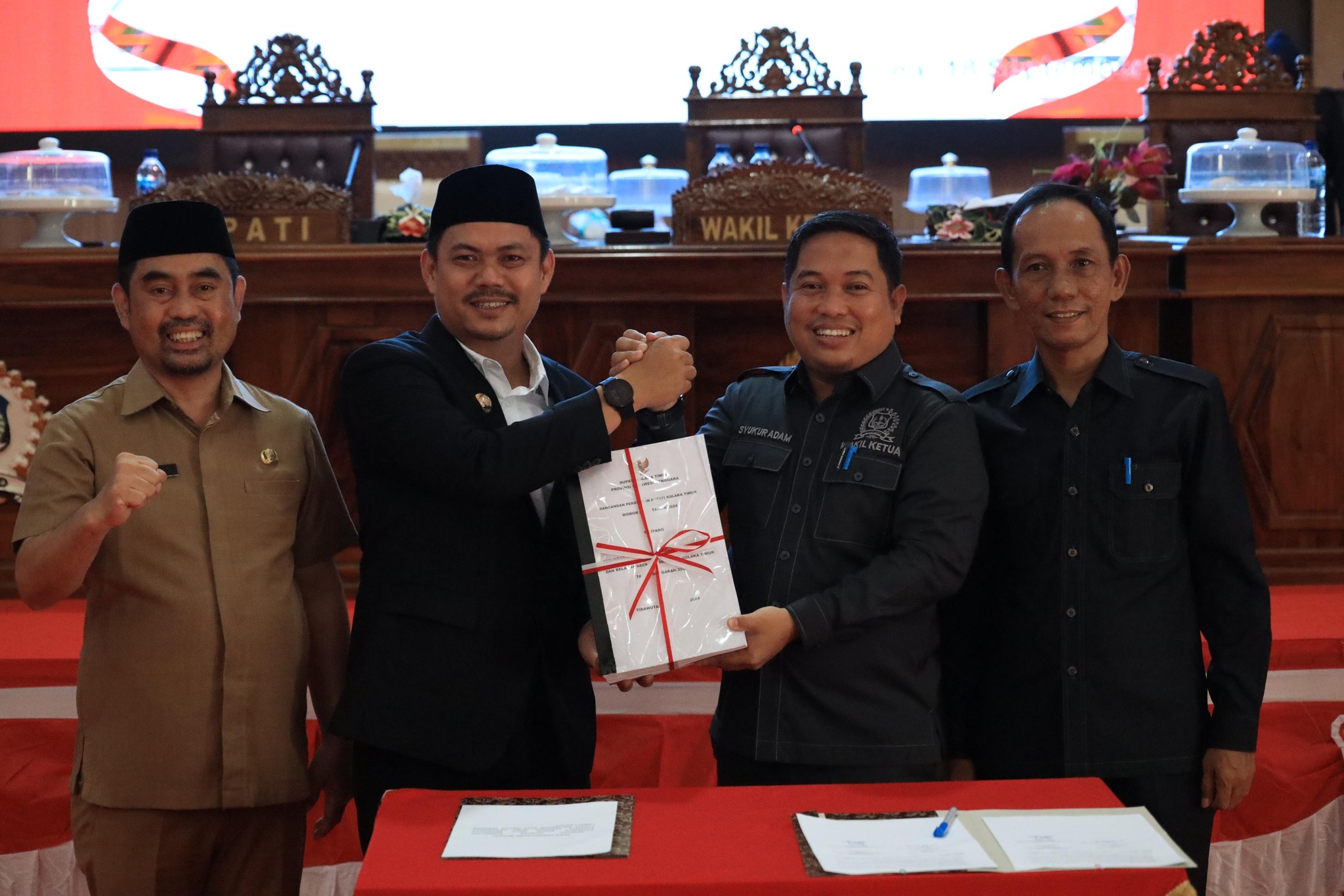 Bupati Koltim Serahkan Raperda APBD Perubahan ke DPRD