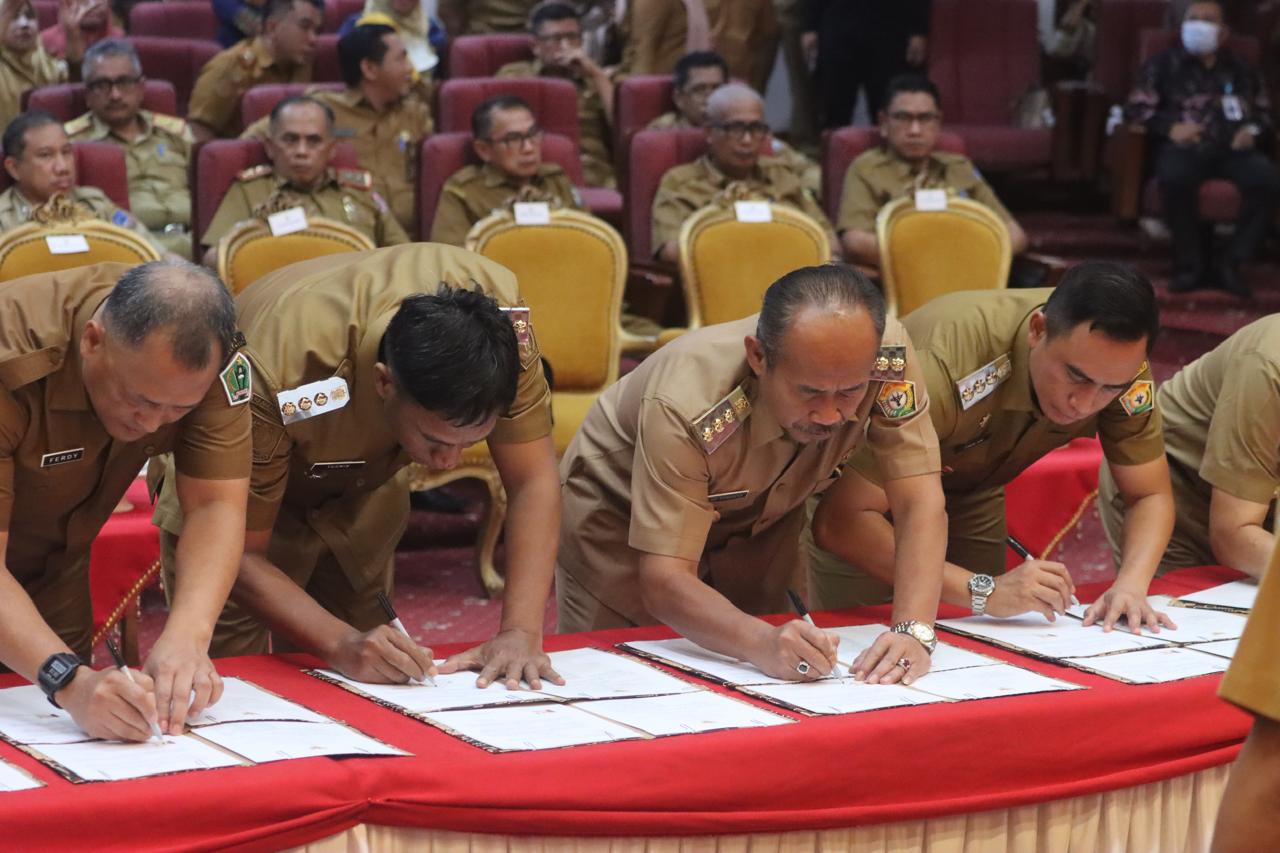 Disaksikan Pj Gubernur, Pjs Bupati dan Sekda Koltim Tandatangani Kesepakatan Bersama Optimalisasi PAD