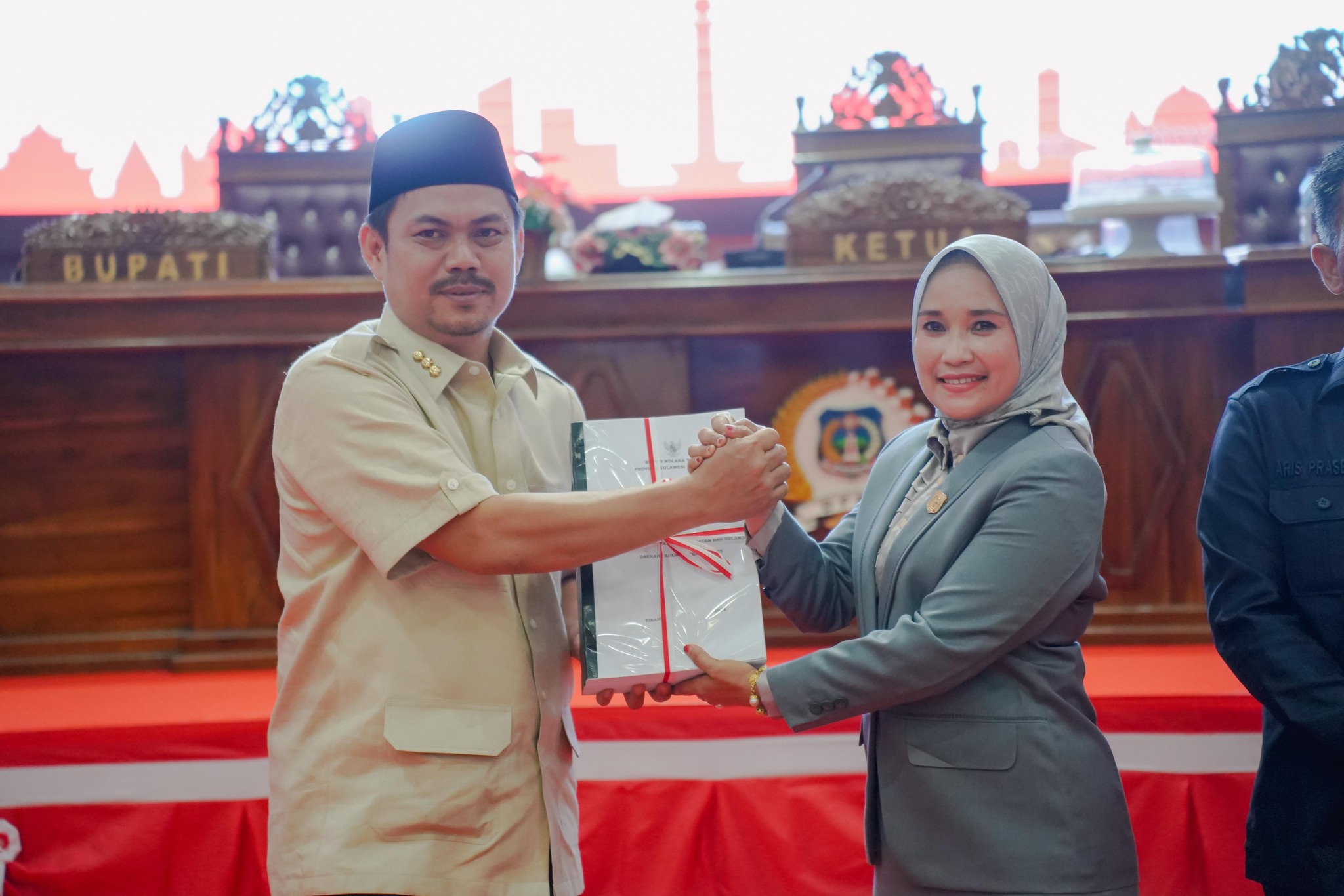 DPRD Koltim Setujui dan Tetapkan Rancangan APBD Koltim 2025