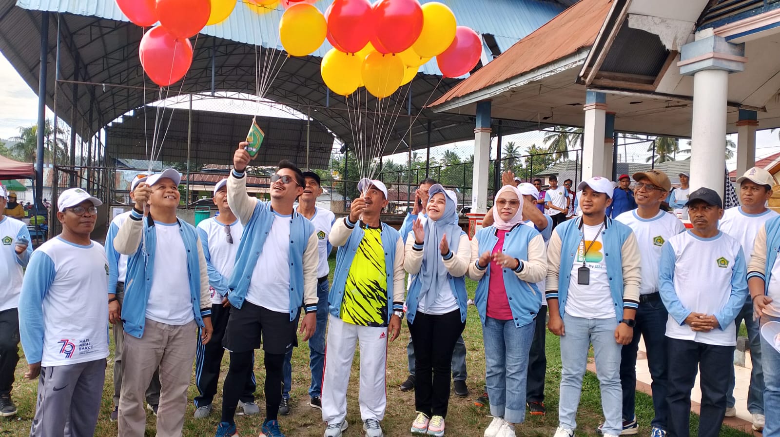 Bersama Jajaran Kemenag Koltim, Bupati Turut Meriahkan Jalan Santai HAB Ke-79