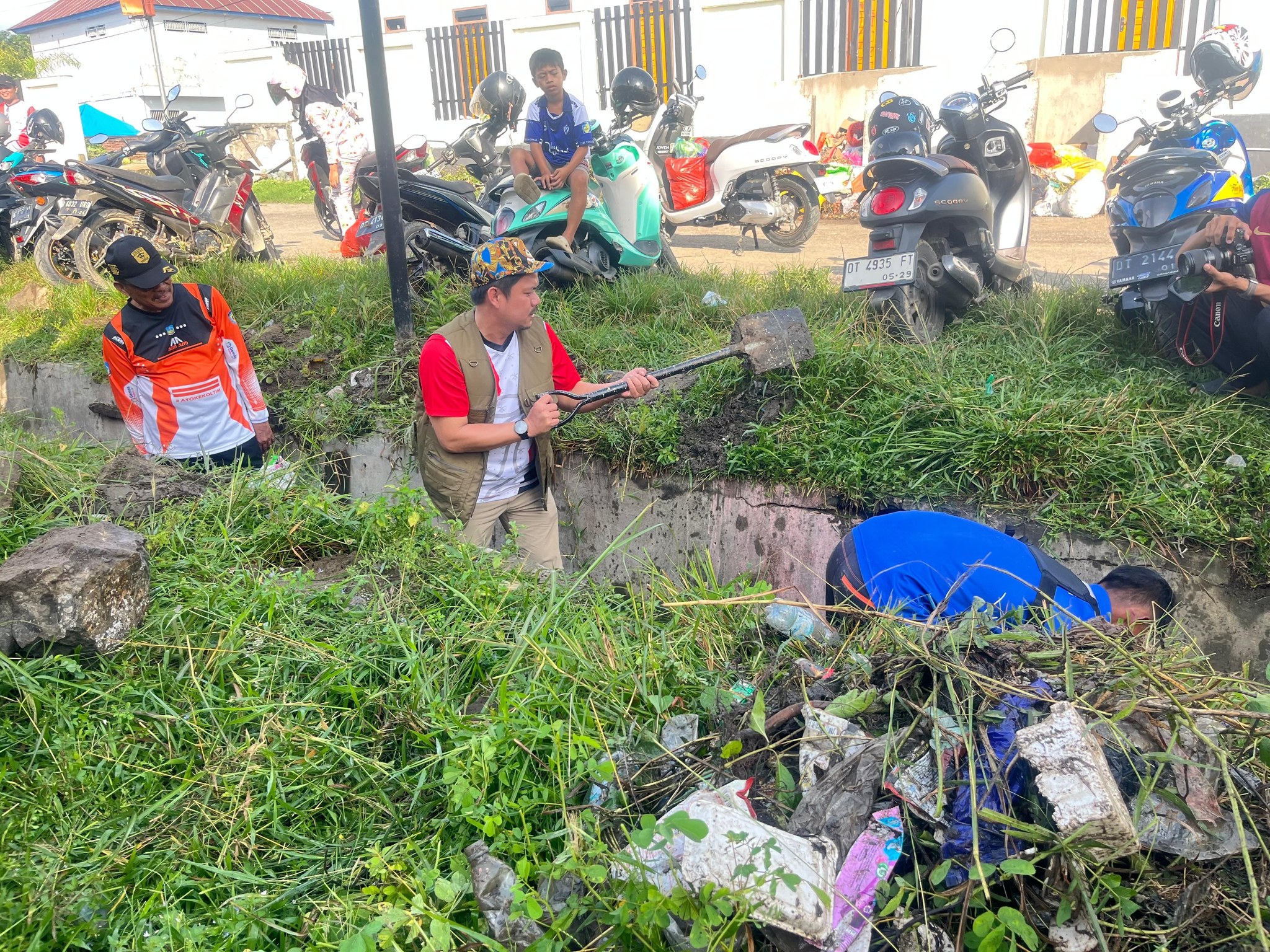 Bupati Koltim Pimpin Kegiatan Jumat Bersih di Seputaran Raterate