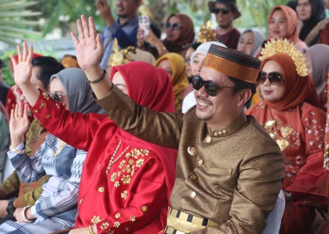 Parade Budaya Meriahkan HUT Ke-12 Kabupaten Kolaka Timur, Tampilkan Kekayaan Etnis Lokal