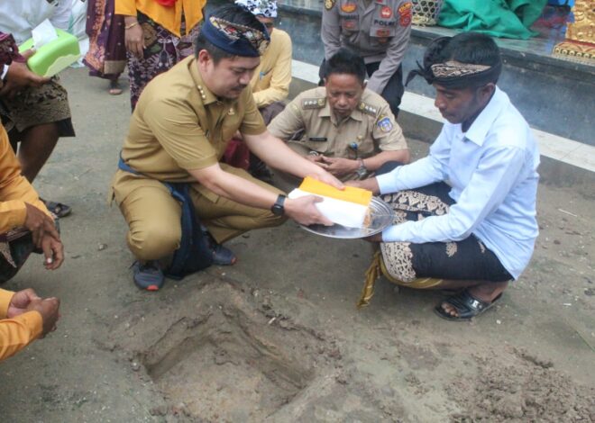 Bupati Kolaka Timur Meletakkan Batu Pertama Pembangunan Sanggar Seni Anawula Adat Udaya Giri Desa Wia-Wia Kecamatan Poli-Polia