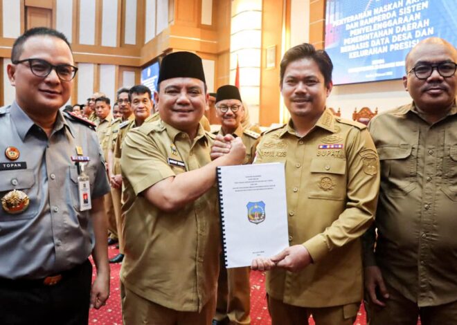 Bupati Koltim Terima Naskah Akademik dan Draf Raperda Sistem Pemerintahan Berbasis Data Desa dan Kelurahan Presisi
