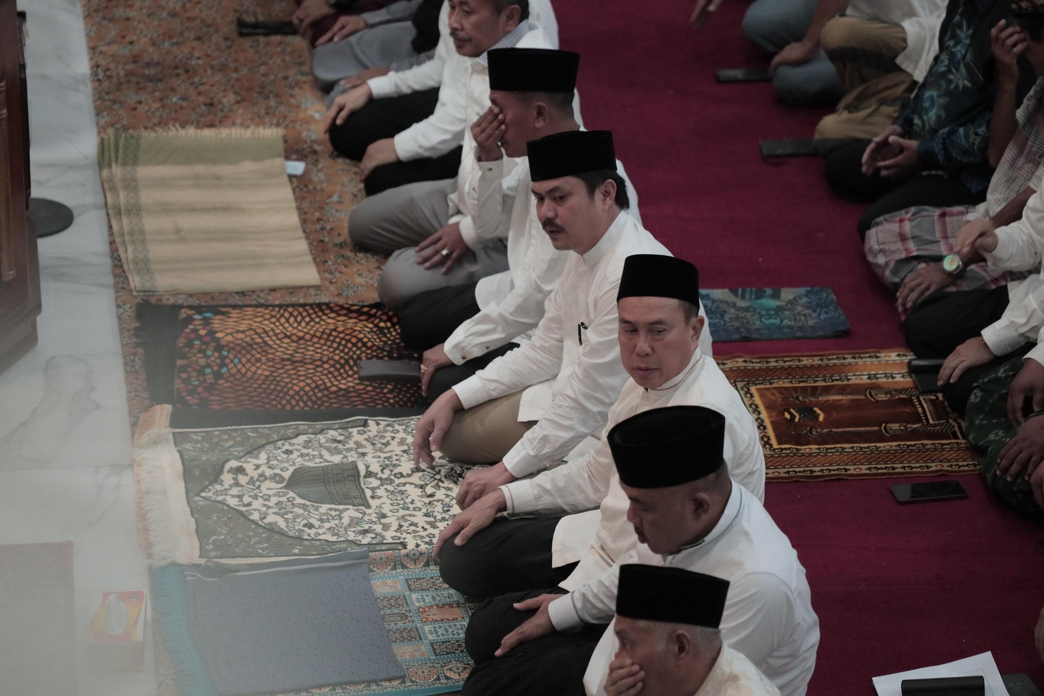 Gubernur Sulawesi Tenggara Laksanakan Shalat Isya, Tarawih, dan Witir Bersama Jajaran Pemprov dan Masyarakat Koltim