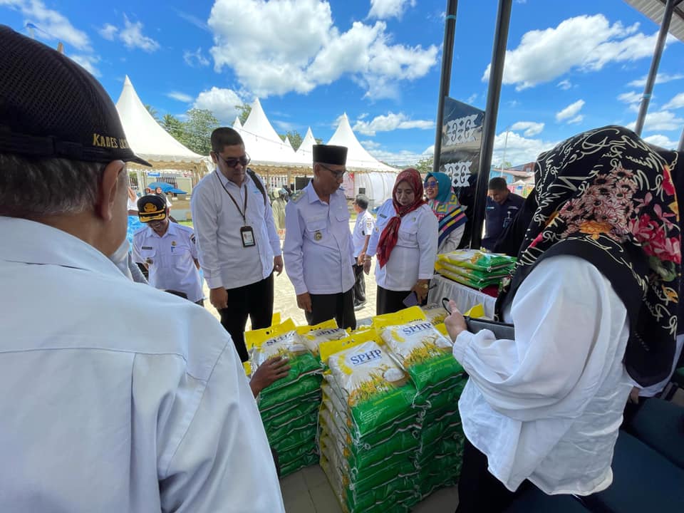 Pemerintah Provinsi Sulawesi Tenggara dan Kolaka Timur Gelar Gerakan Pangan Murah di Pusat UMKM Koltim