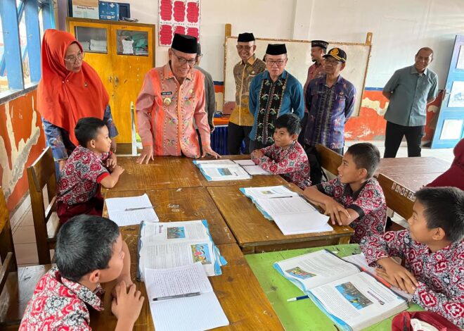 Wakil Bupati Kolaka Timur Lakukan Sidak Penggunaan Bahasa Daerah Tolaki di Sekolah Dorong Pelestarian Budaya Lewat Pendidikan Sejak Dini