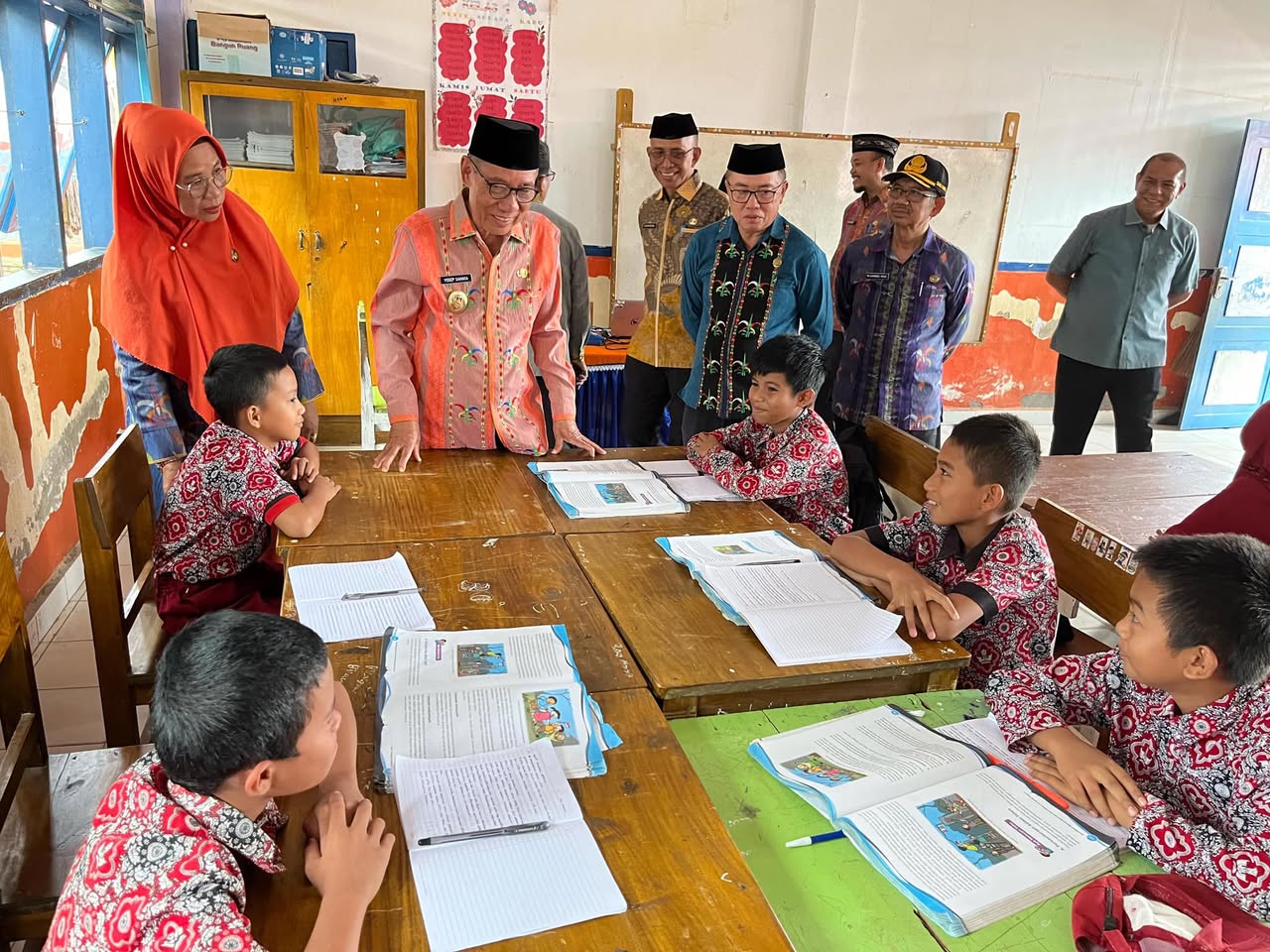 Wakil Bupati Kolaka Timur Lakukan Sidak Penggunaan Bahasa Daerah Tolaki di Sekolah Dorong Pelestarian Budaya Lewat Pendidikan Sejak Dini