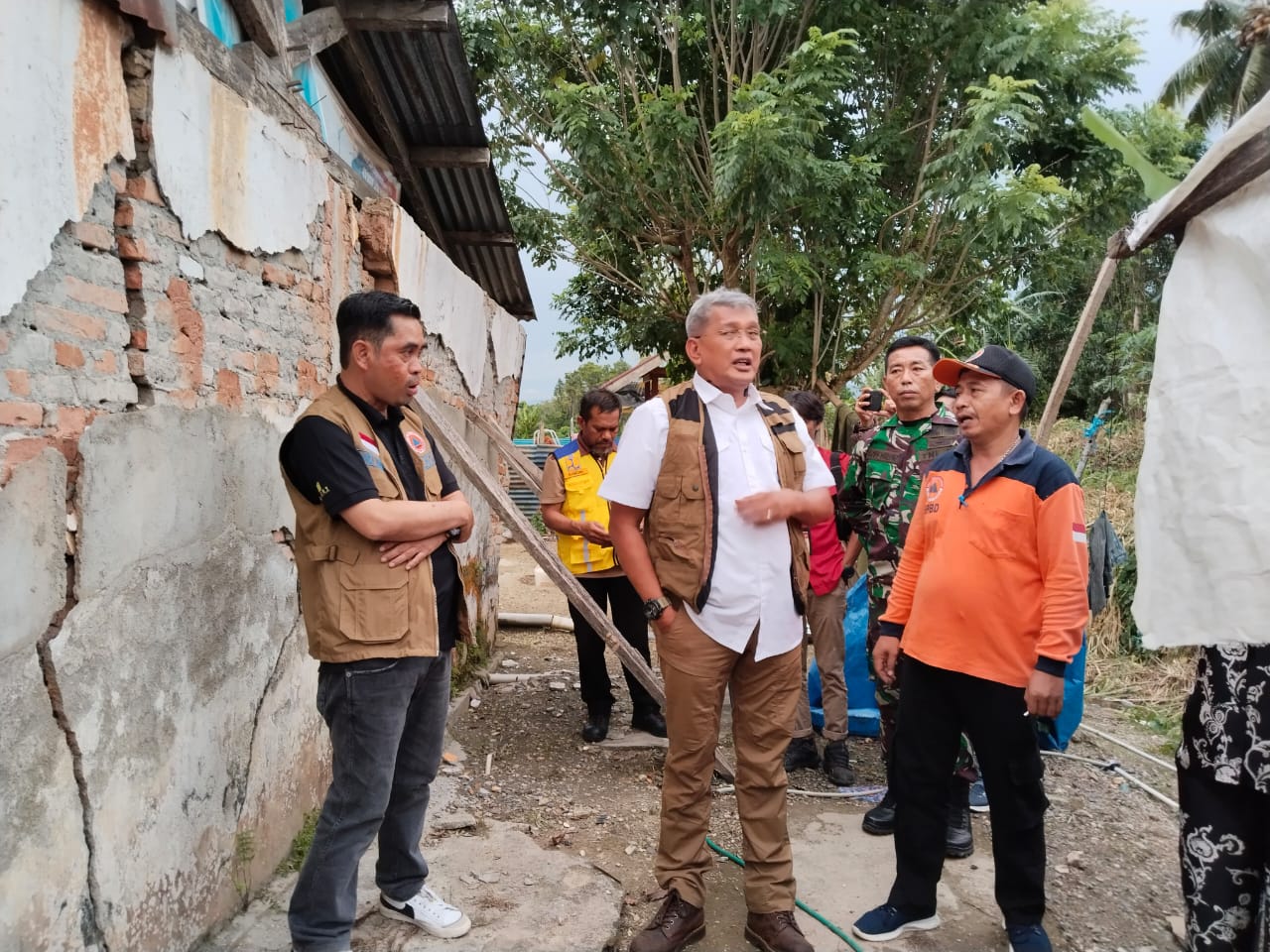BPBD Provinsi Serahkan Bantuan Untuk Pemda Koltim Sebagai Upaya Penanggulangan Dampak Gempa Bumi