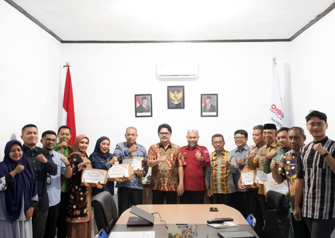 Bupati Koltim Terima Penghargaan Kepatuhan Penyelenggaraan Pelayanan Publik Ombudsman