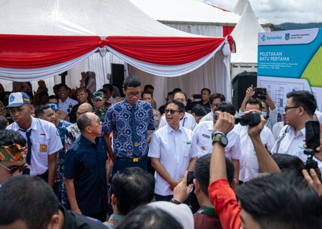 Dua Siswa SMP Berpostur Tinggi di Kolaka Timur Bertemu Menkes, Gubernur, dan Bupati dalam Acara Groundbreaking RSUD Koltim