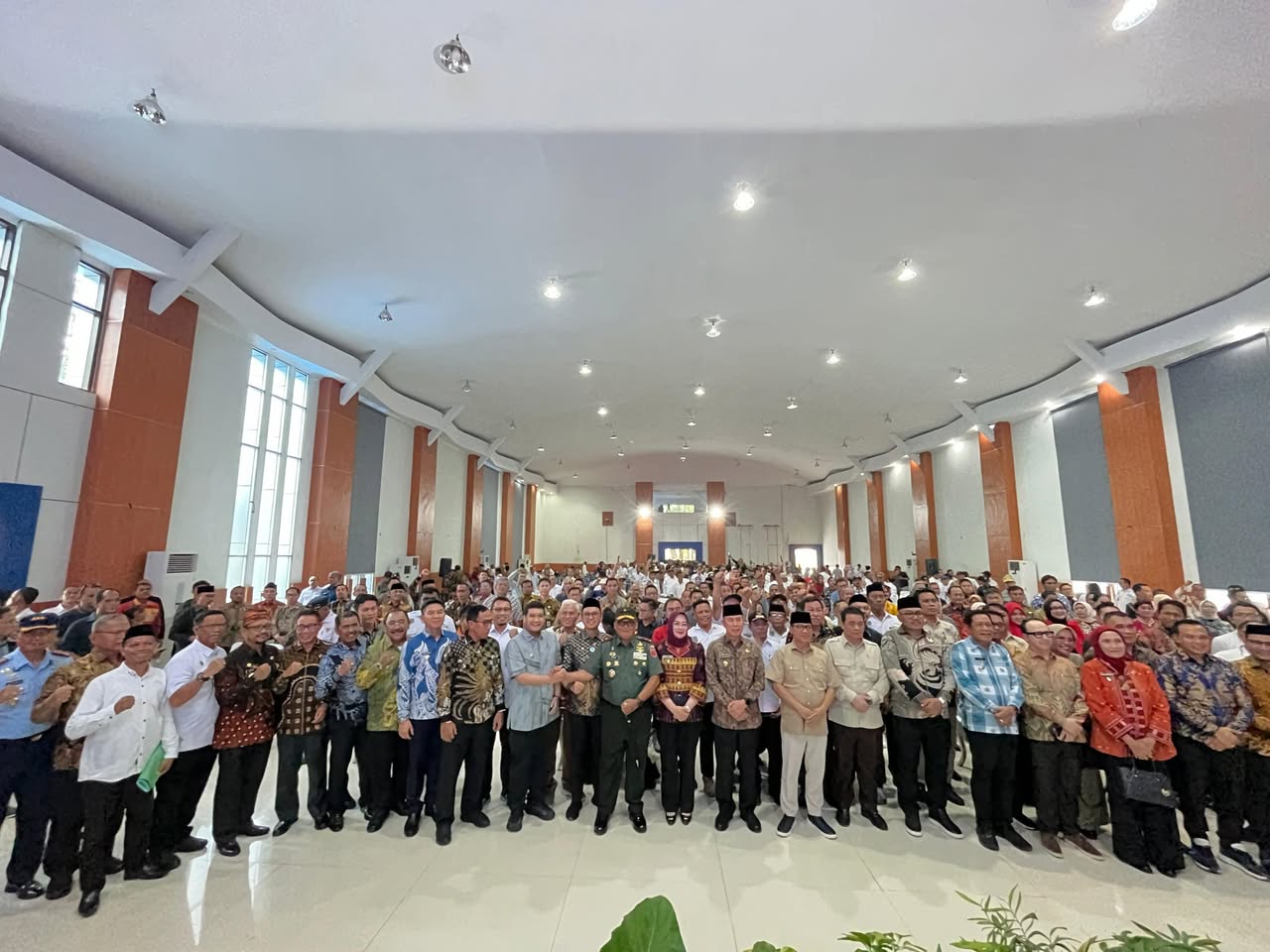 Wakil Bupati Koltim Hadiri Kunjungan Mendes Terkait Pembentukan Koperasi Desa
