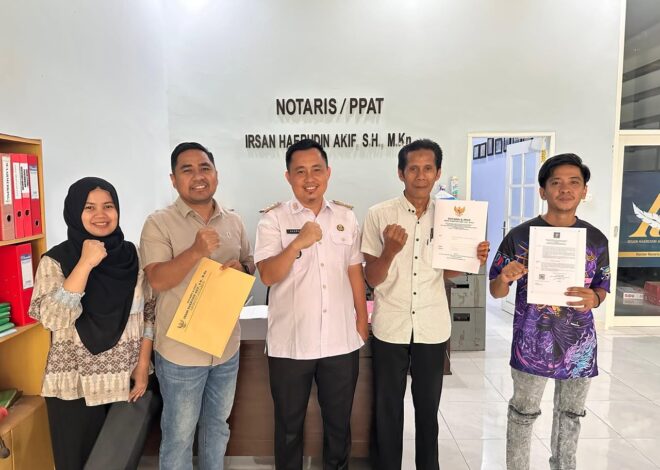 Kelurahan Raterate Jadi yang Pertama di Kolaka Timur Terima Akta Notaris Koperasi Merah Putih