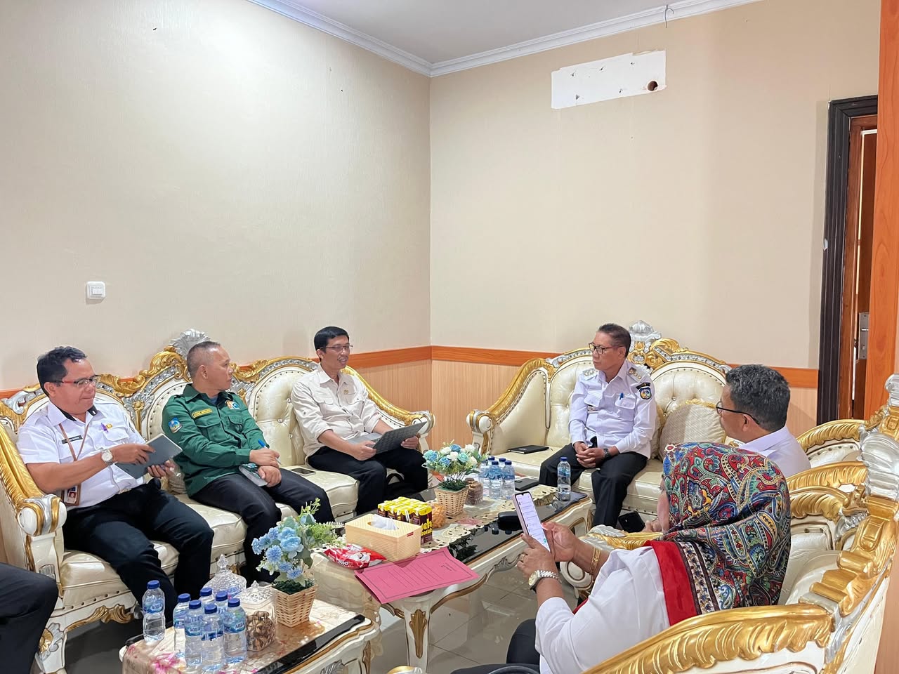 Raterate Jadi yang Pertama di Kolaka Timur Terima Akta Notaris Koperasi Merah Putih
