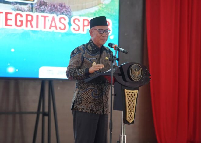 Dinas Pendidikan Kolaka Timur Gelar Sosialisasi SPMB dan Penandatanganan Pakta Integritas Tahun 2025, Wabup Yosep Sahaka Buka Secara Resmi