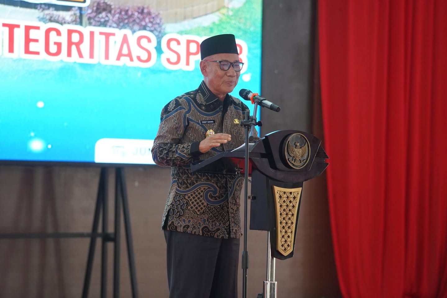Dinas Pendidikan Kolaka Timur Gelar Sosialisasi SPMB dan Penandatanganan Pakta Integritas Tahun 2025, Wabup Yosep Sahaka Buka Secara Resmi