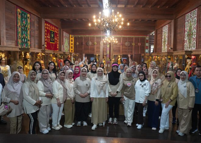 Promosikan Tenun Khas Koltim di TMII, Dekranasda Koltim Komitmen Dukung UMKM dan Kerajinan Lokal